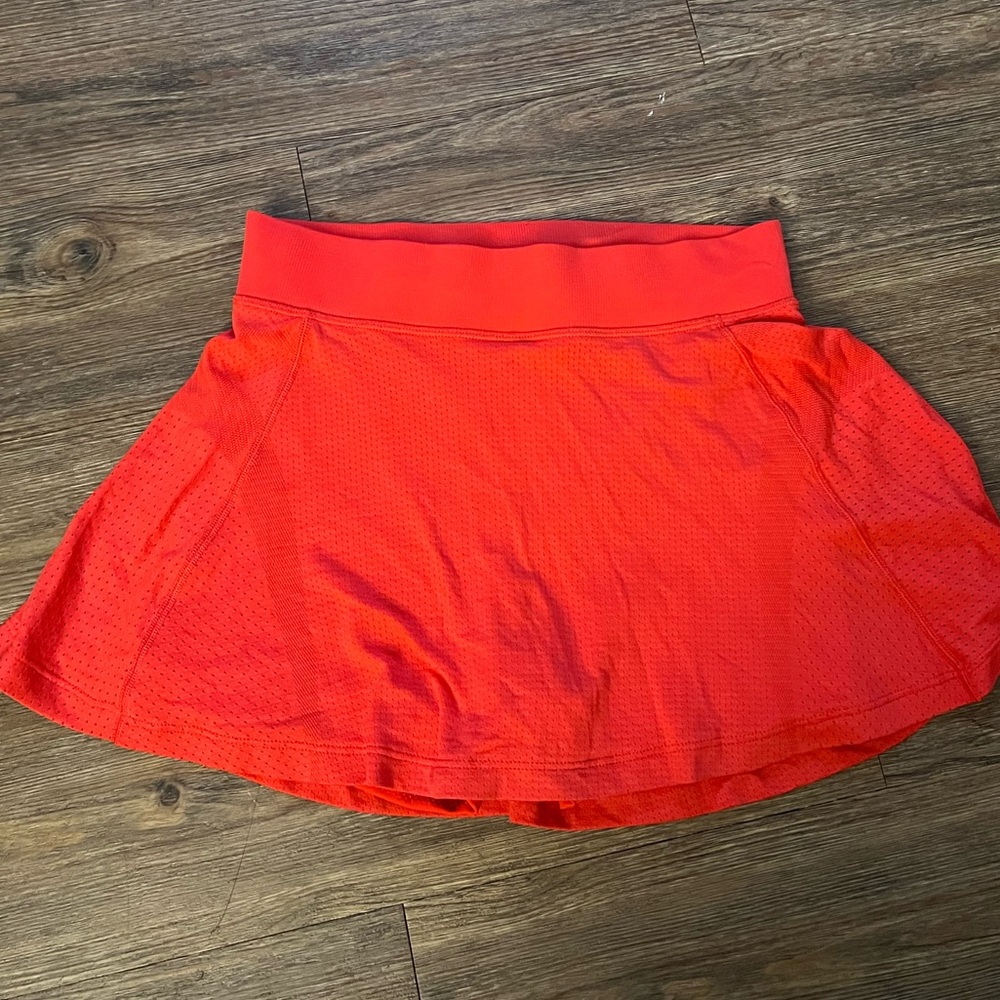 Lululemon Size 6 Swiftly Tech High-Rise Skirt *Tennis	
Hot Heat/Red Glow